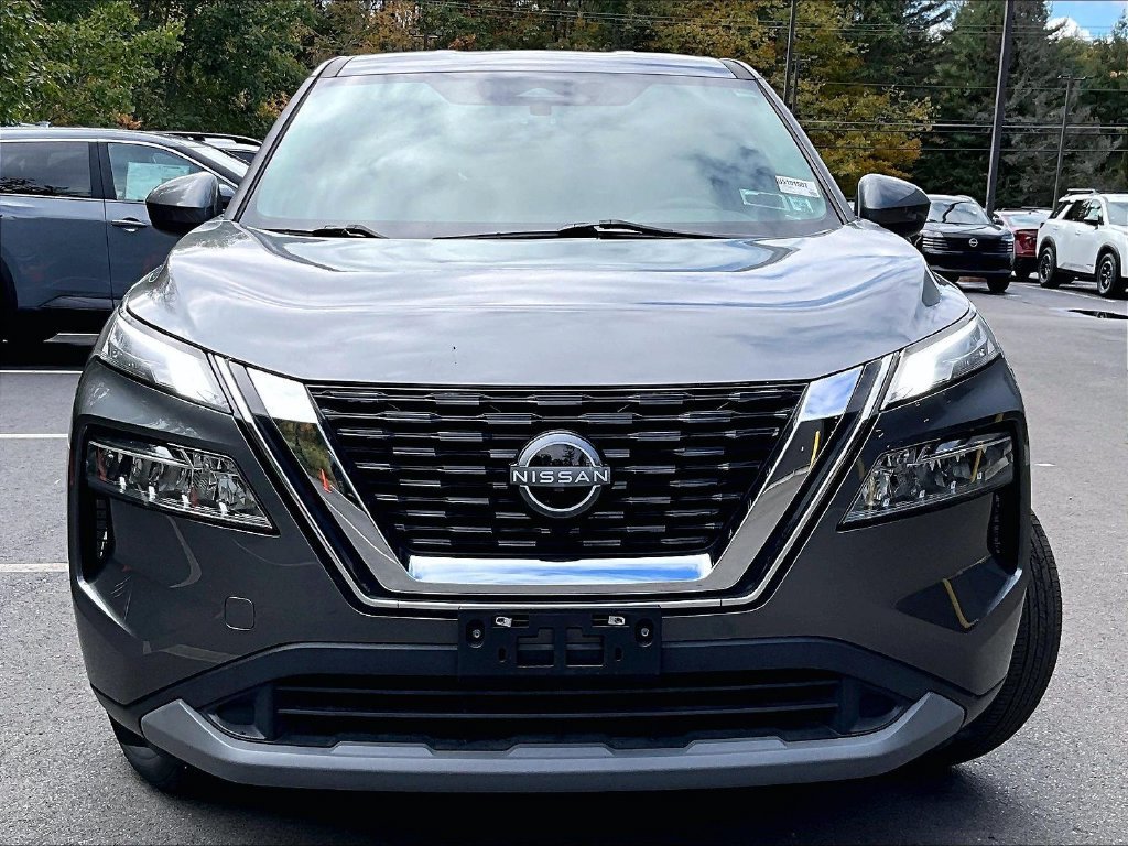 Used 2023 Gray Nissan SV image 2
