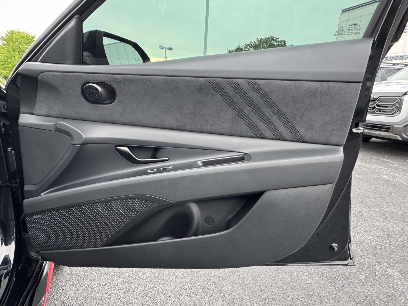 Used 2025 Abyss Black Hyundai  image 7