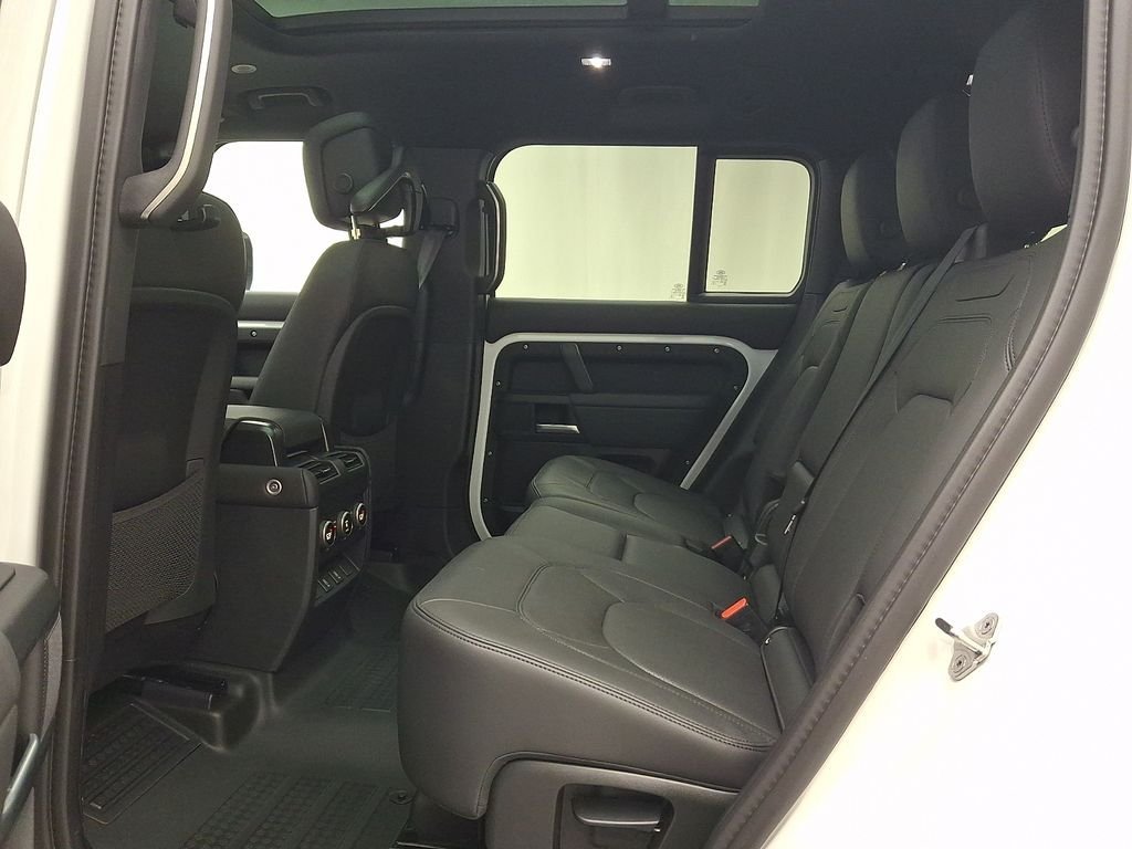 New 2026 Fuji White LAND ROVER X-Dynamic SE image 6