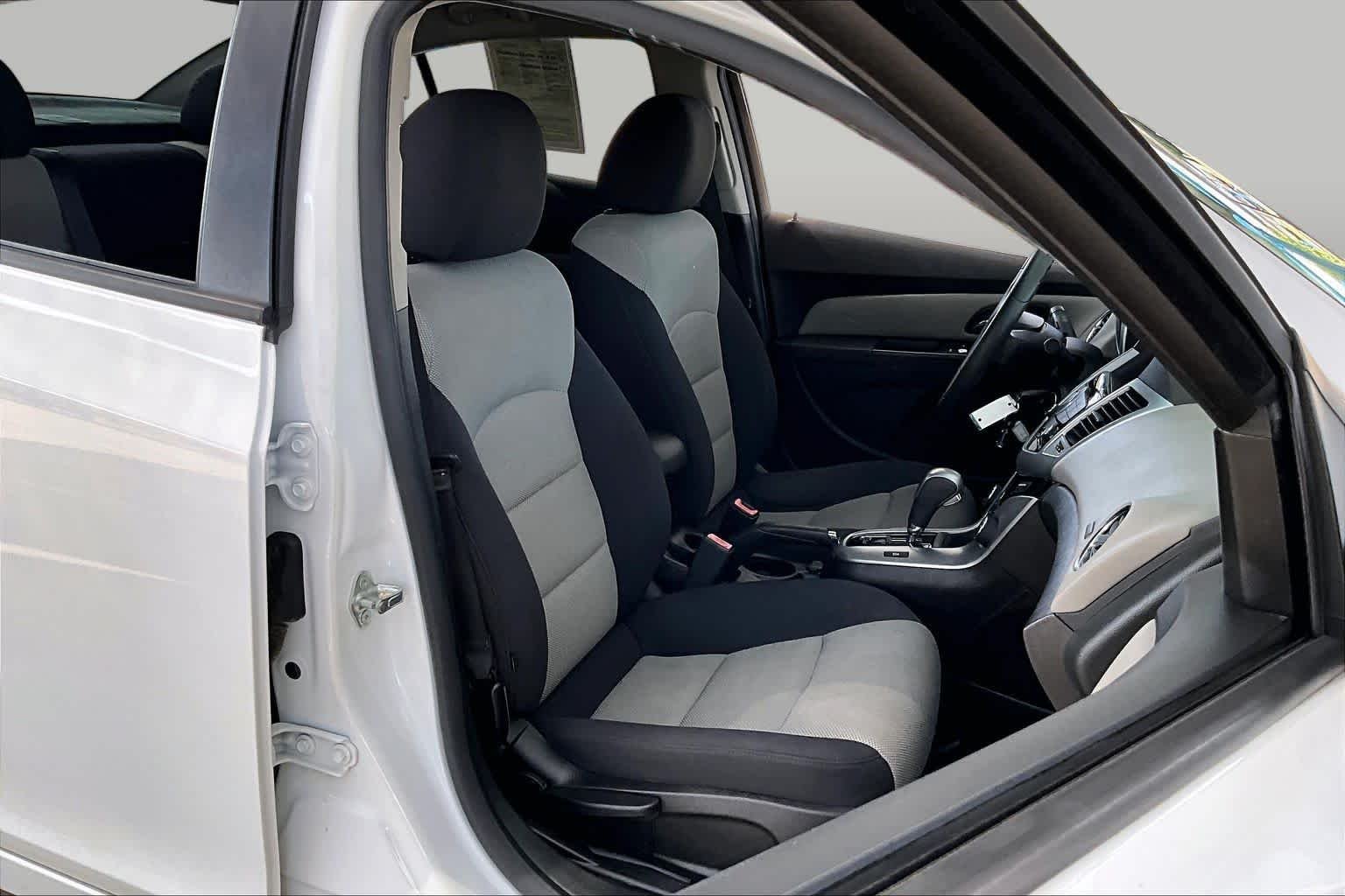 Used 2013 Summit White Chevrolet LS image 9