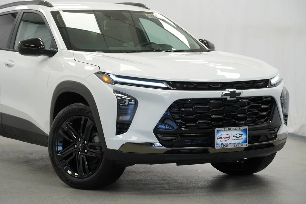New 2026 Summit White Chevrolet ACTIV image 8