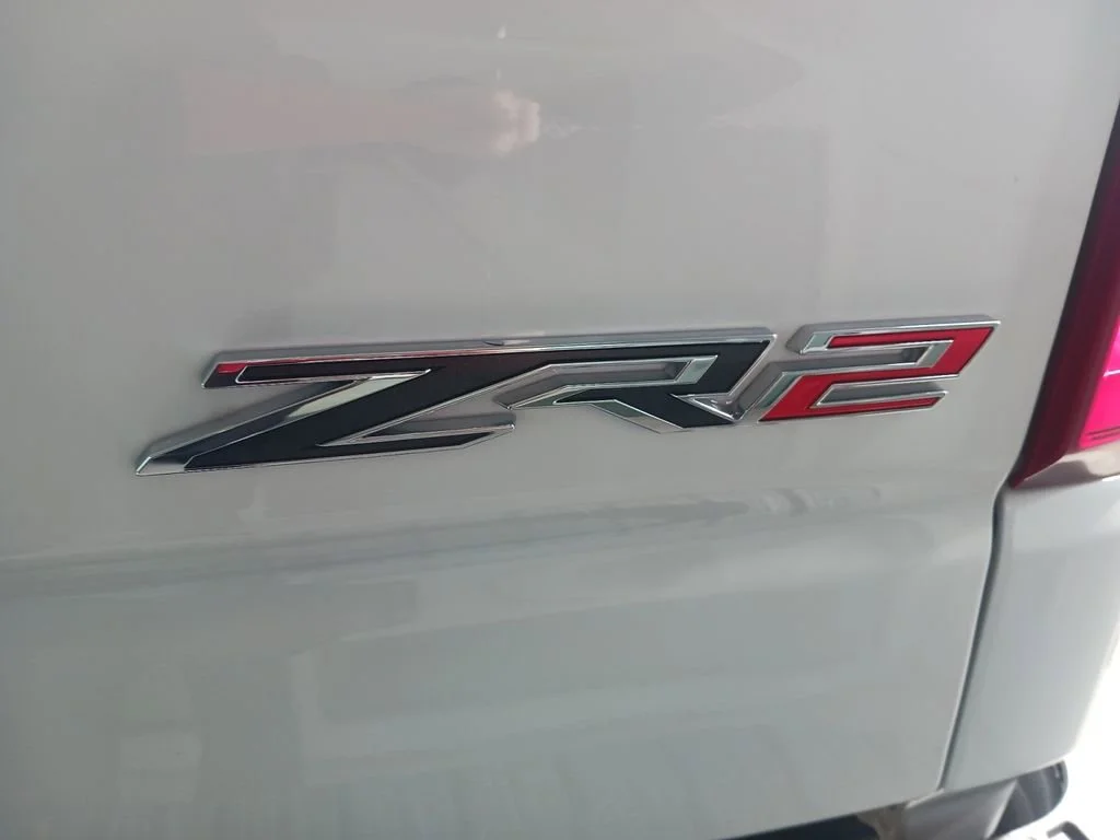 Used 2025 Summit White Chevrolet ZR2 image 33