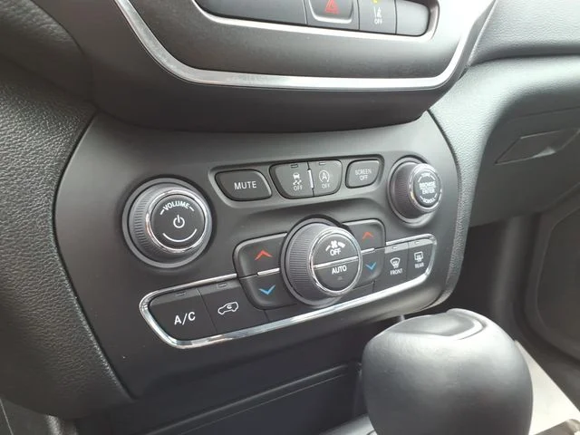 Used 2022 Gray Jeep Trailhawk image 25