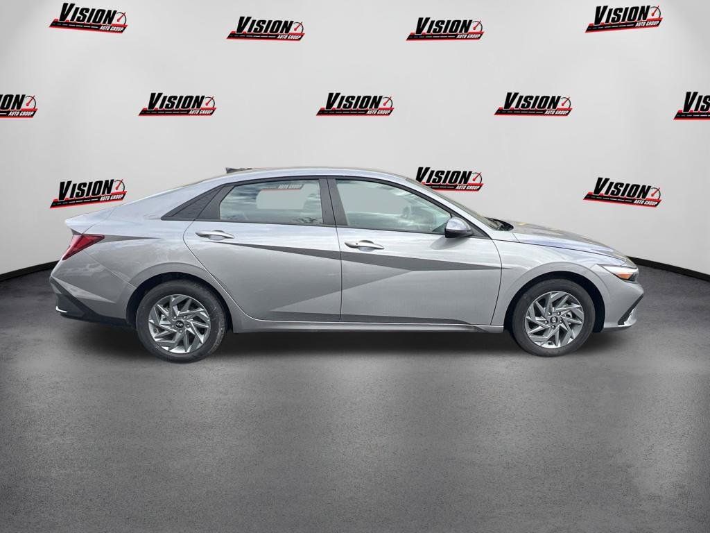 Certified Used 2025 Silver Hyundai Blue image 7