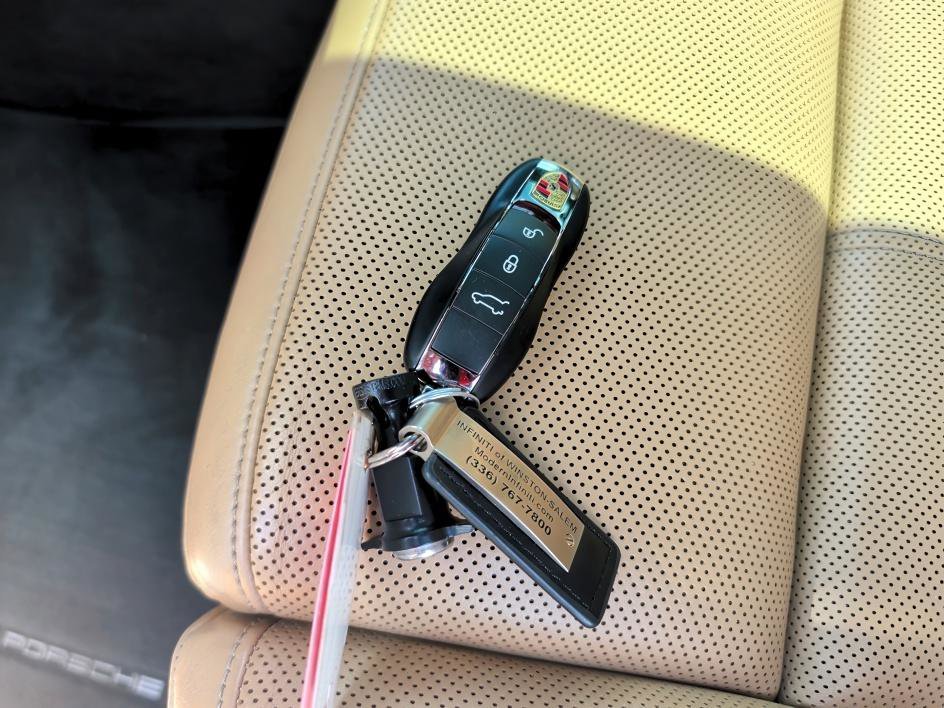 Used 2018 White Porsche Base image 30