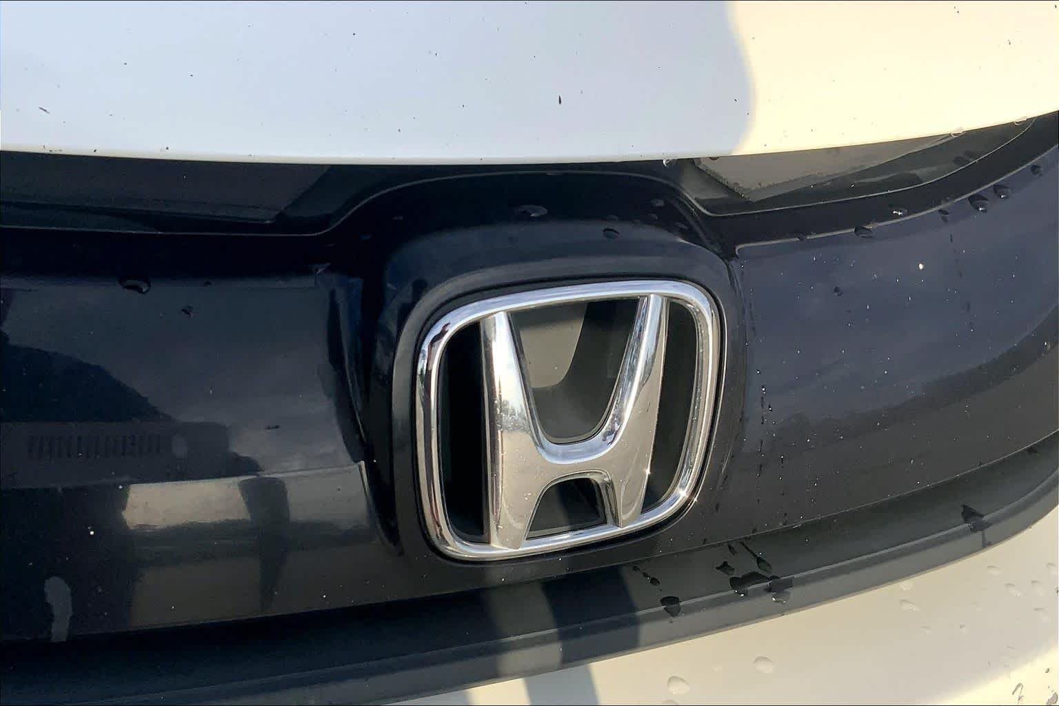 Used 2016 White Orchid Pearl Honda LX image 9