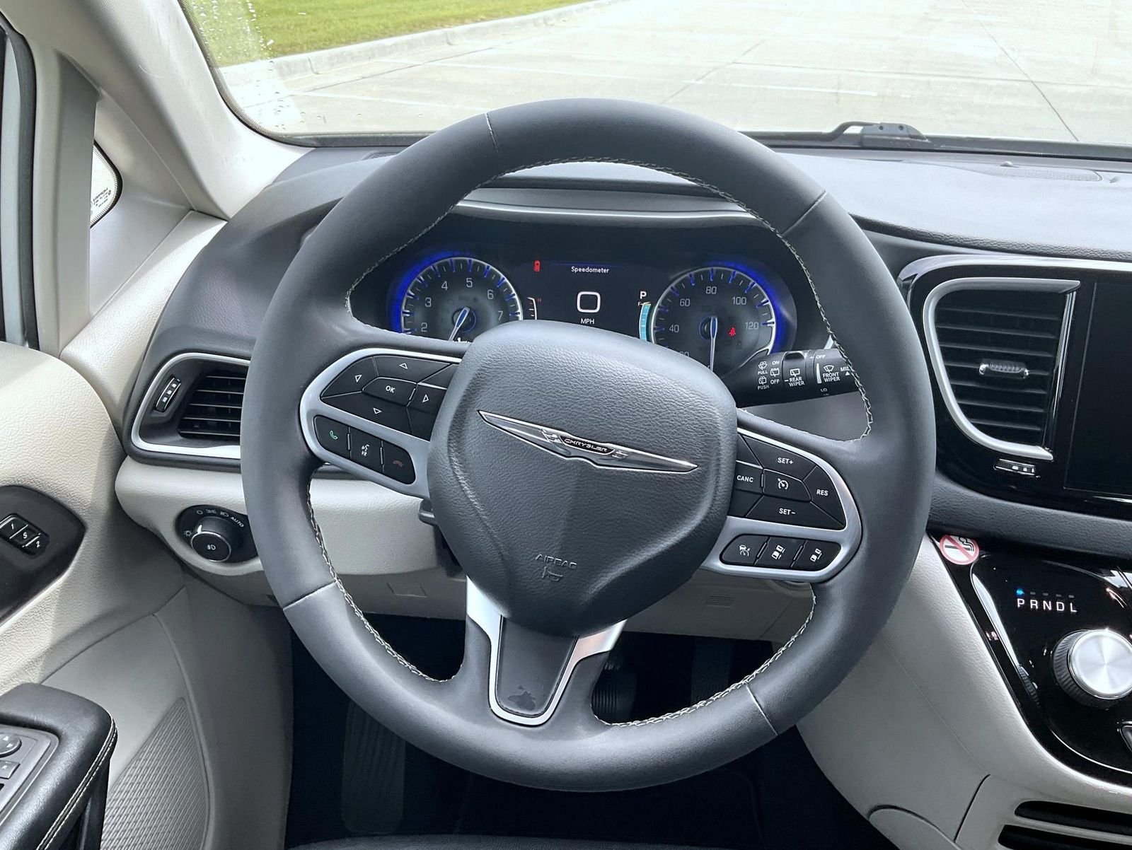 Used 2022 White Chrysler Touring L image 11