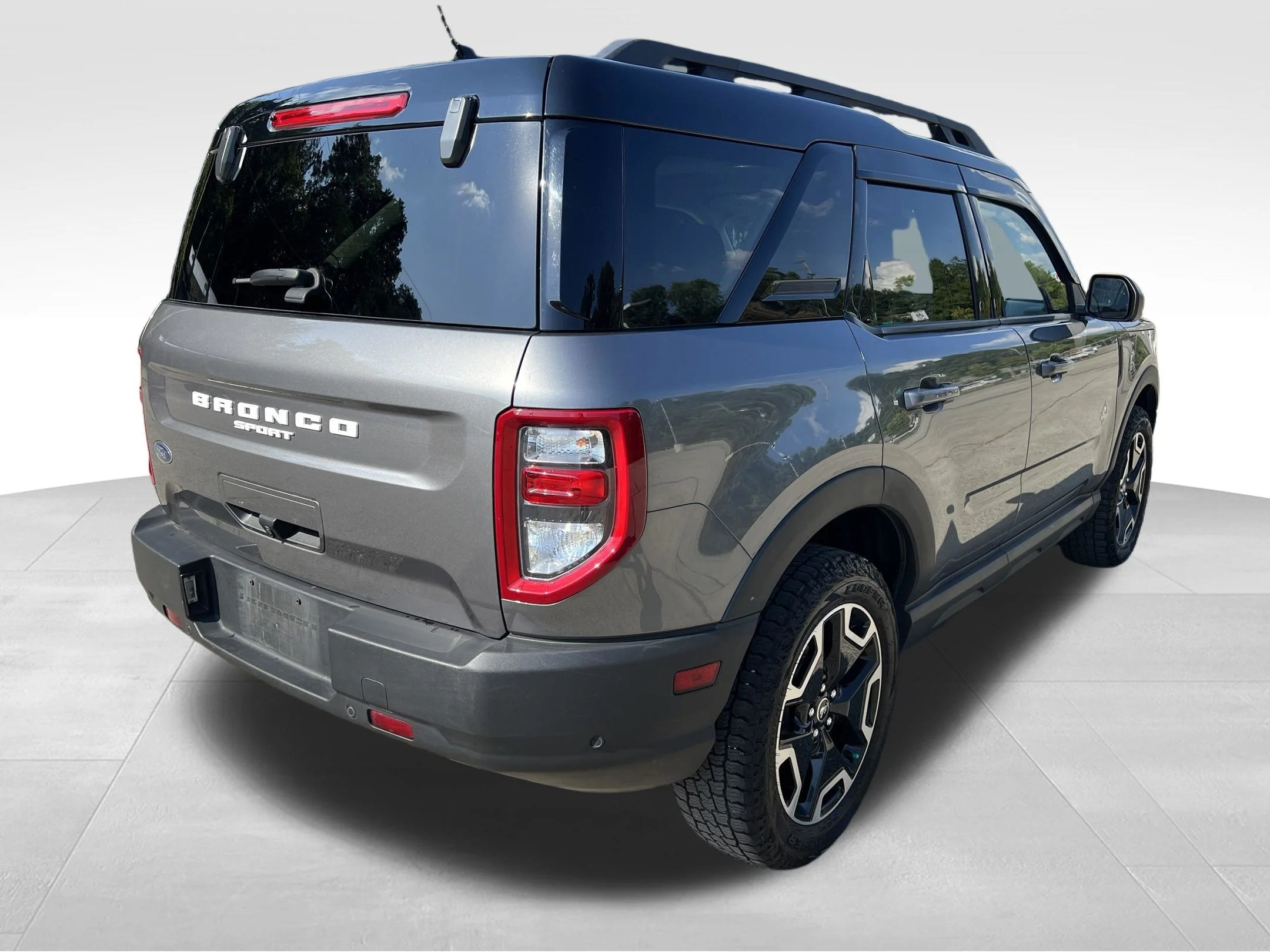 Used 2022 Gray Metallic Ford Outer Banks image 7