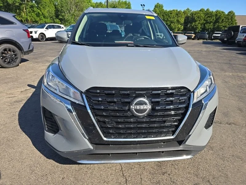 Used 2023 Gray Nissan SV image 2