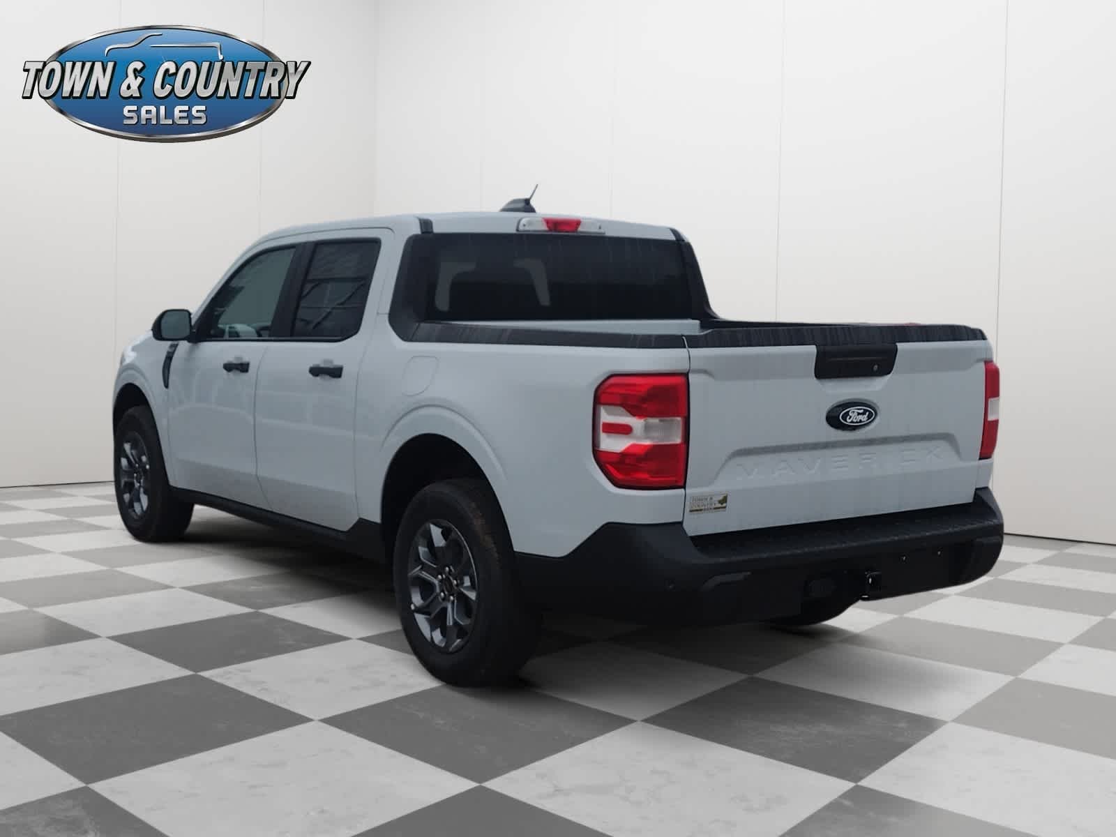New 2026 Space White Metallic Ford XLT image 5