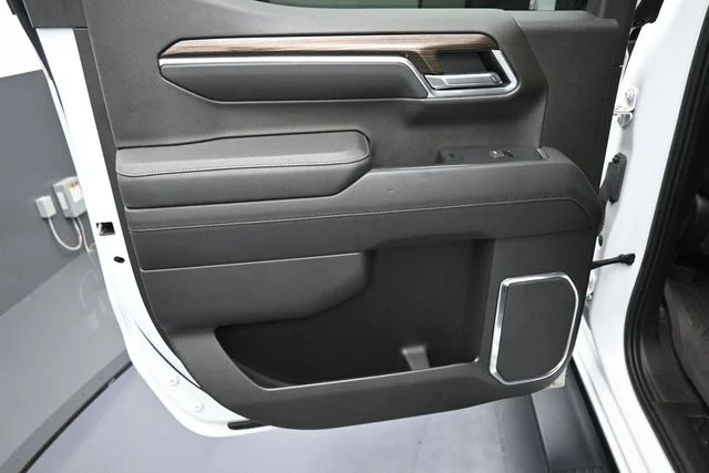 Used 2022 White Chevrolet LT Trail Boss image 10