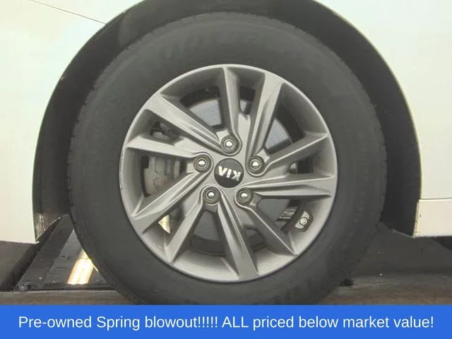 Used 2020 White Kia LX image 9