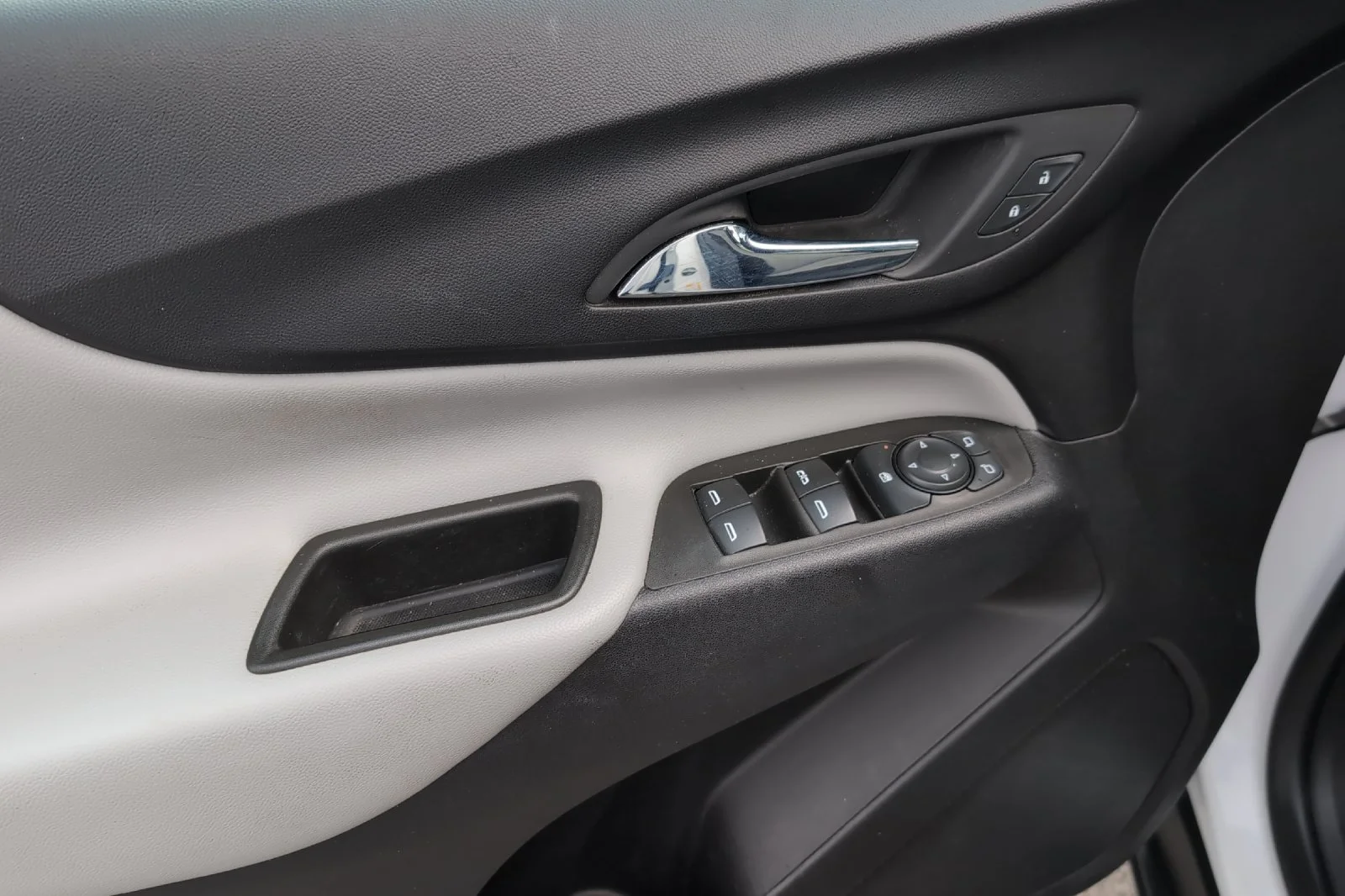 Used 2024 Summit White Chevrolet LS image 12