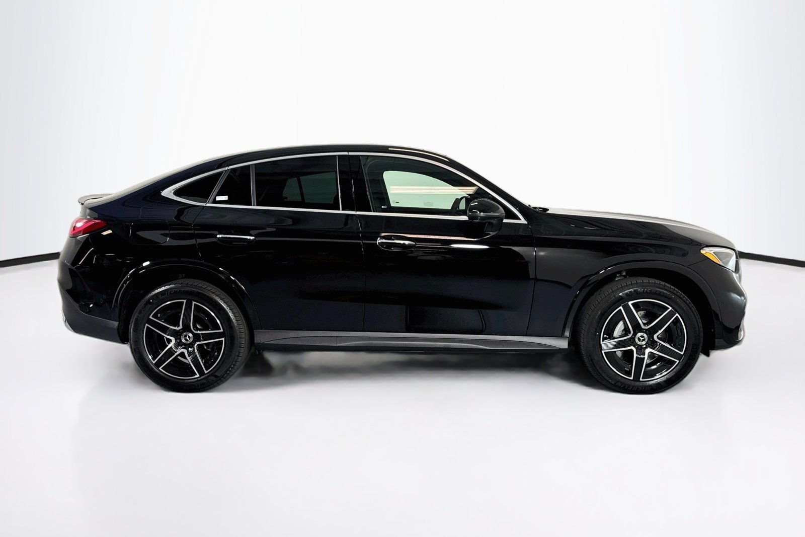 New 2027 Black Mercedes-Benz GLC 300 image 4