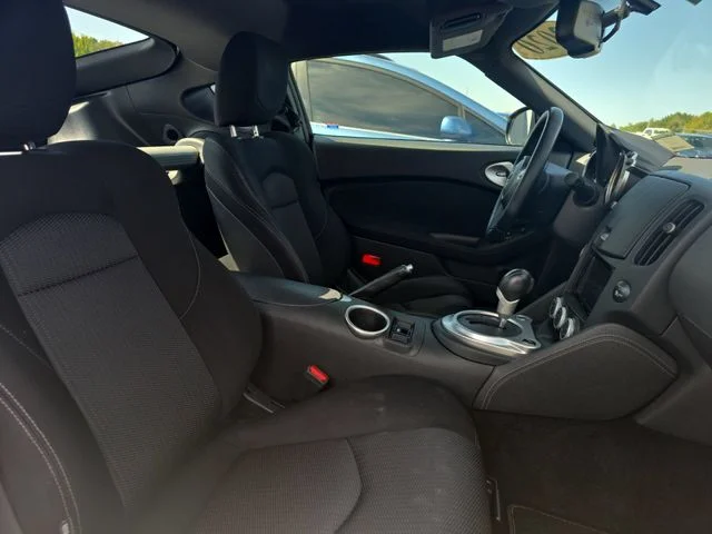 Used 2020 White Nissan Base image 11