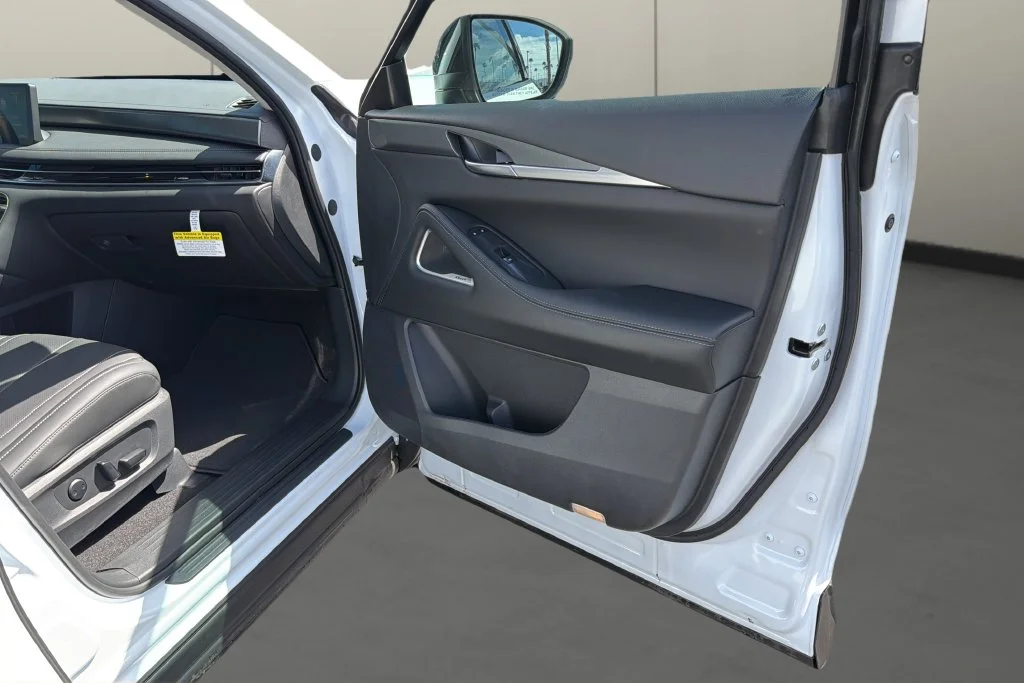 New 2027 RADIANT WHITE INFINITI Luxe FWD image 16