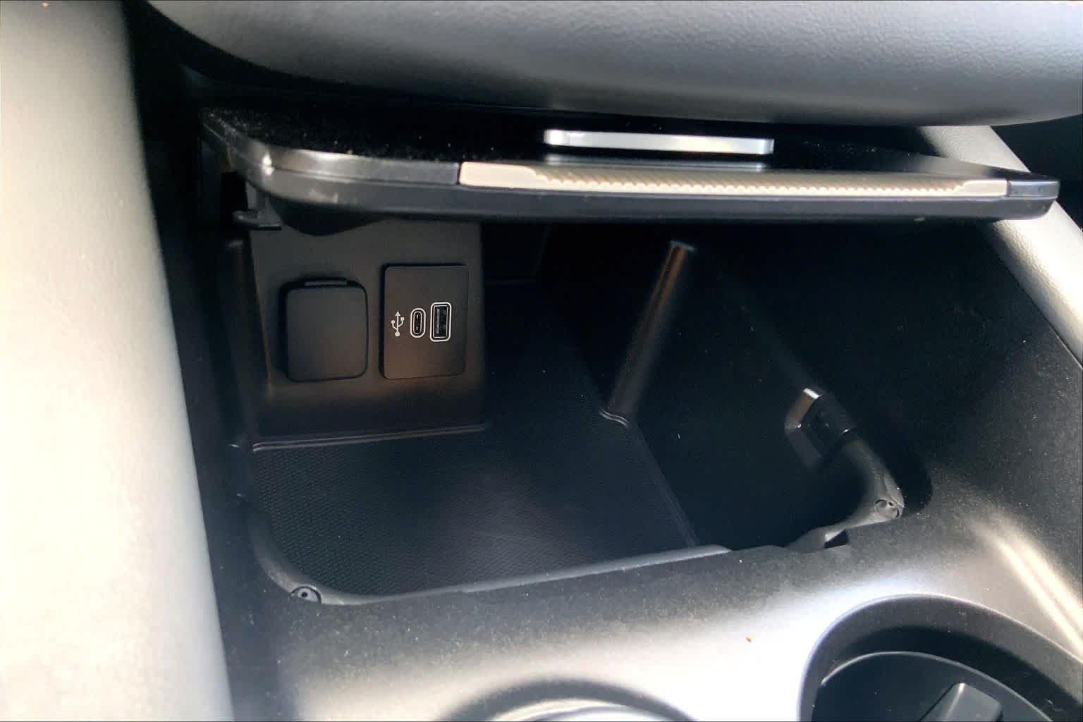 Used 2025 Agate Black Metallic Ford Active image 28