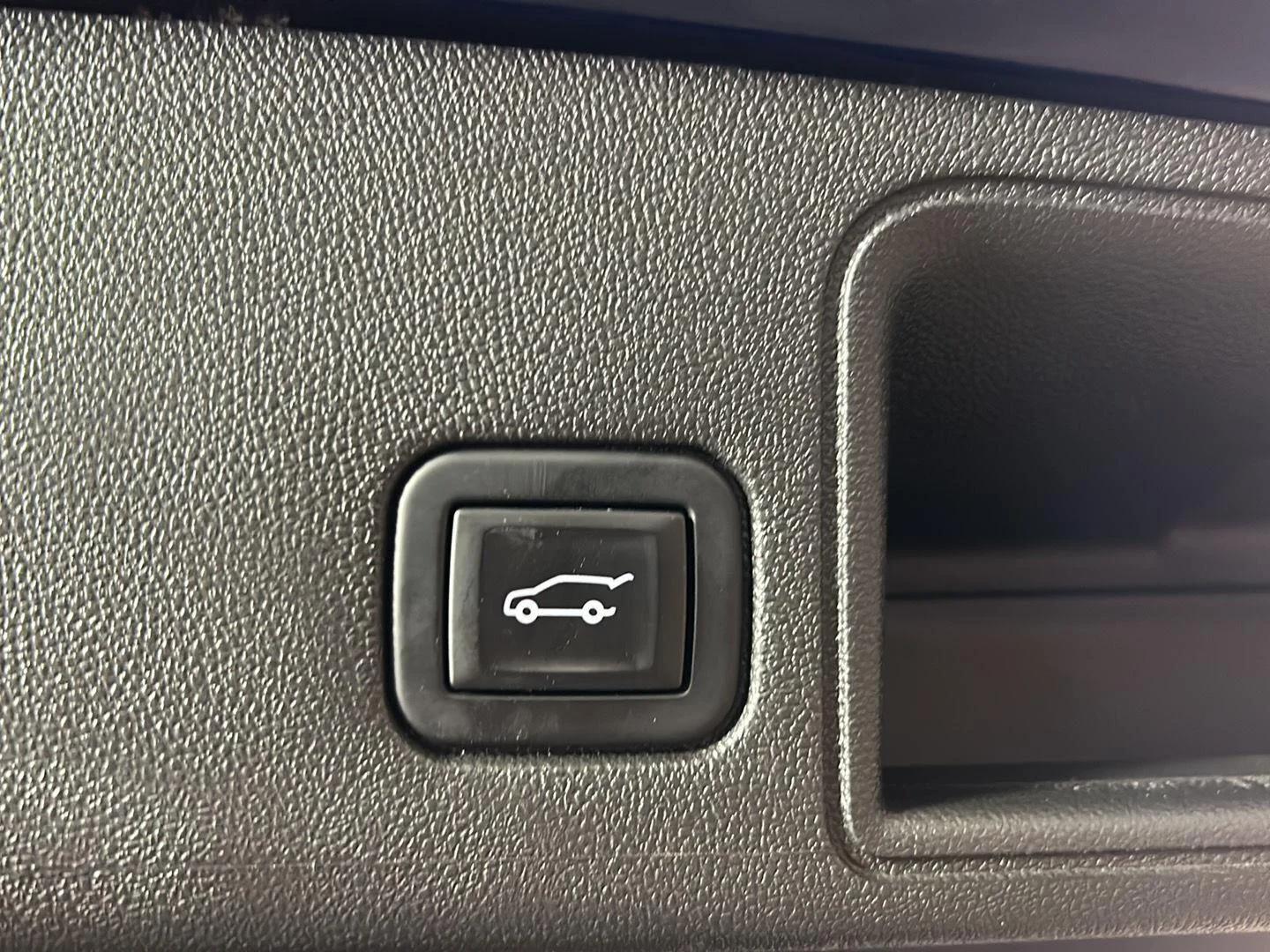 Used 2022 Marine Metallic GMC Denali image 9