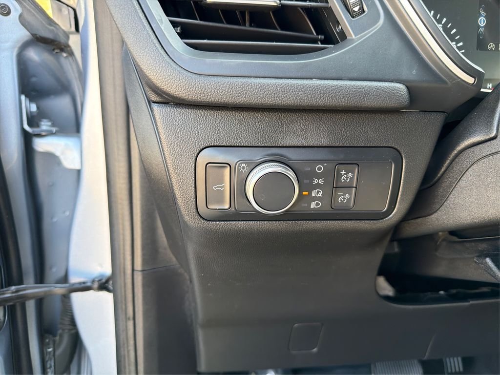 Used 2022 Iced Blue Silver Metallic Ford SE image 16