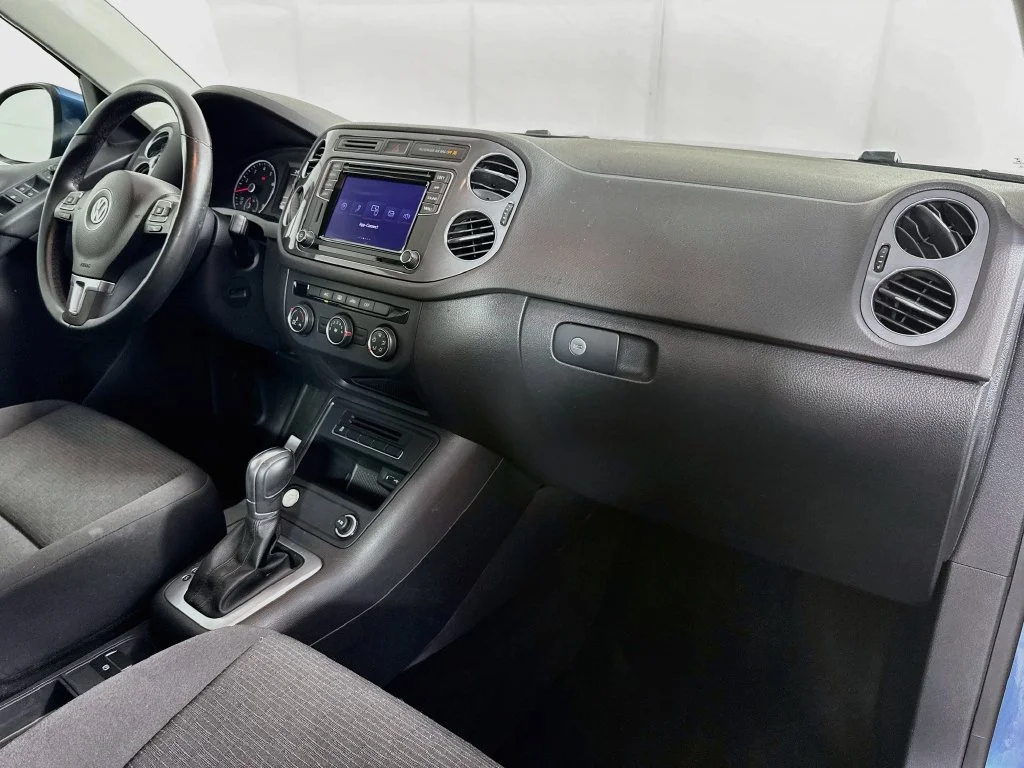 Used 2018 Blue Volkswagen 2.0T image 34
