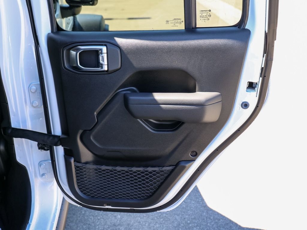 New 2026 Bright White Clear-Coat Exterior Paint Jeep Willys Extreme image 17