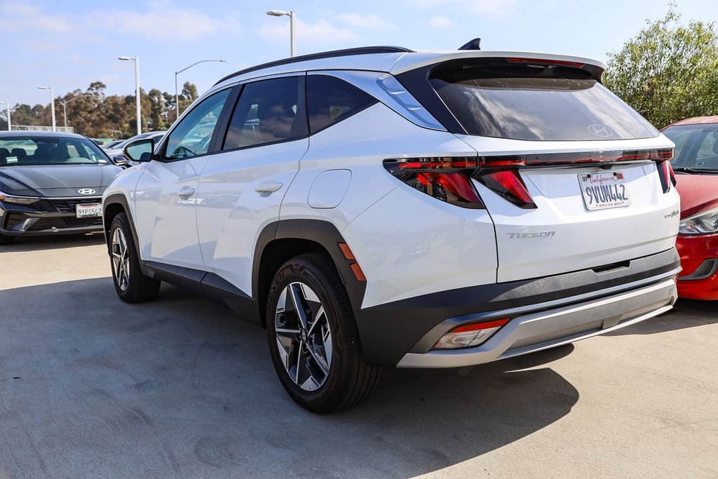 Used 2025 White Hyundai SEL image 8