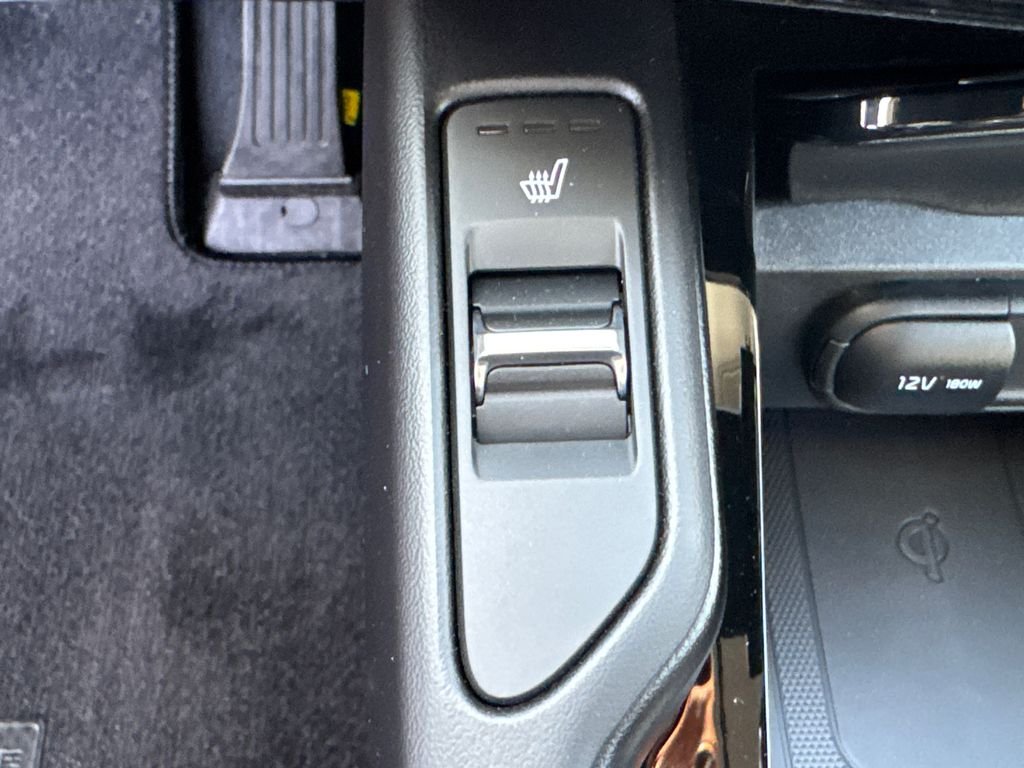 Used 2025 Black Kia S image 31