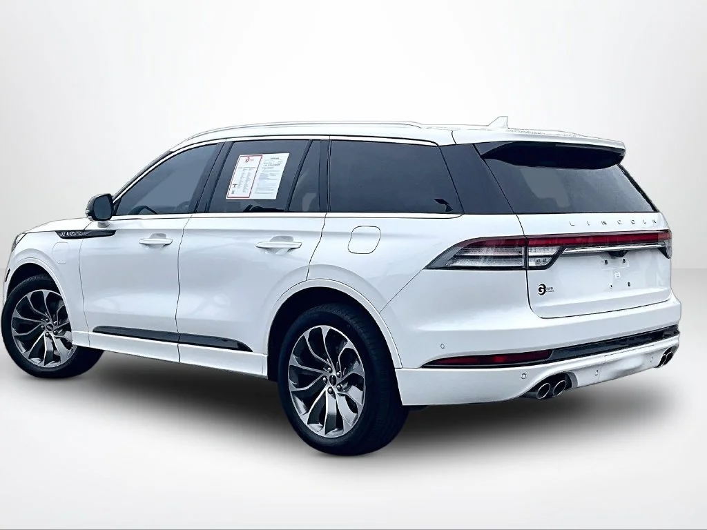 Used 2020 White Lincoln Grand Touring image 14