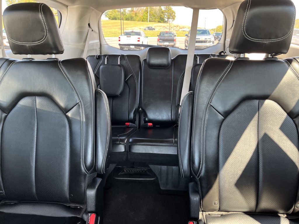 Used 2024 Silver Chrysler Touring L image 21
