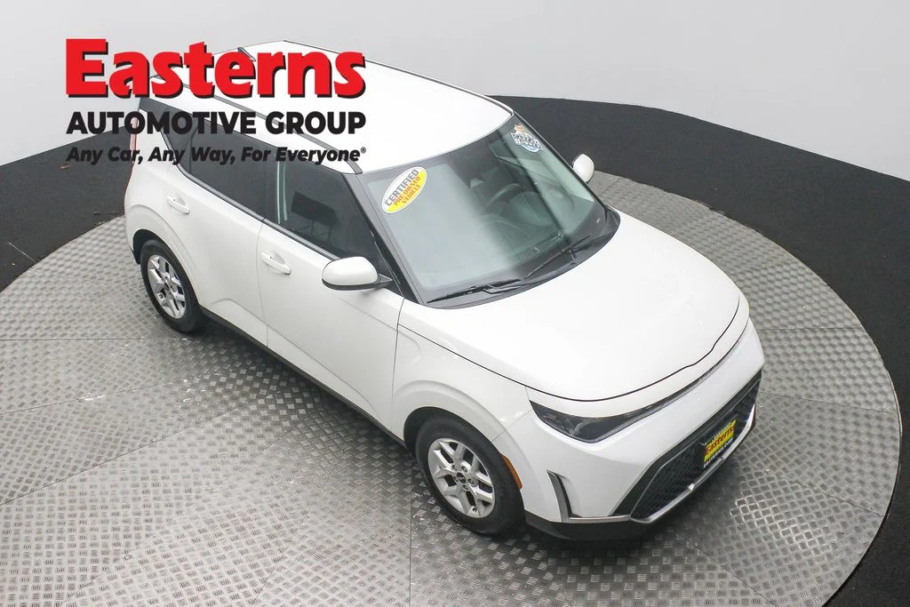 Used 2023 White Kia LX image 3