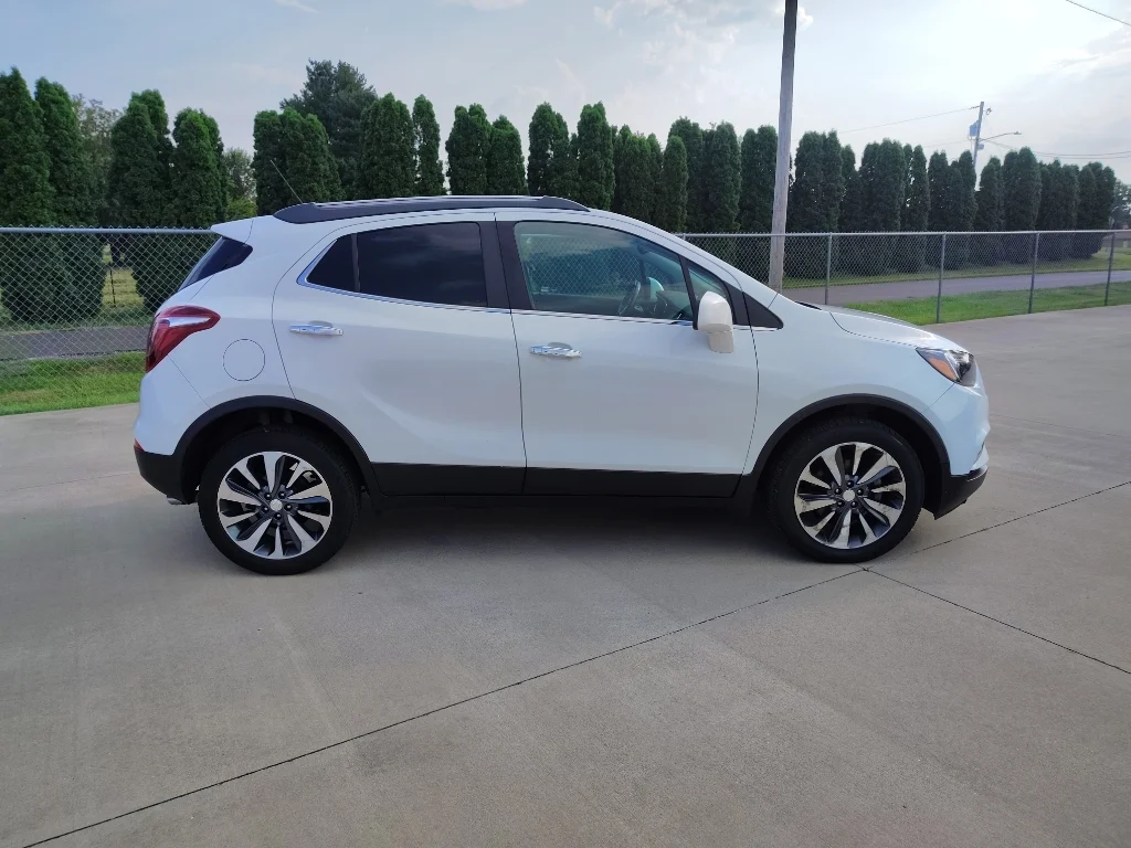 Used 2021 Summit White Buick Preferred image 2