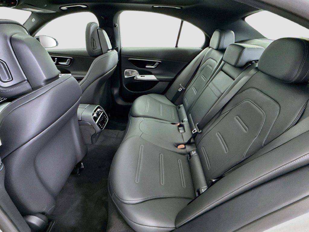 New 2027 MANUFAKTUR Moonlight White Magno Mercedes-Benz E 53 AMG® image 21