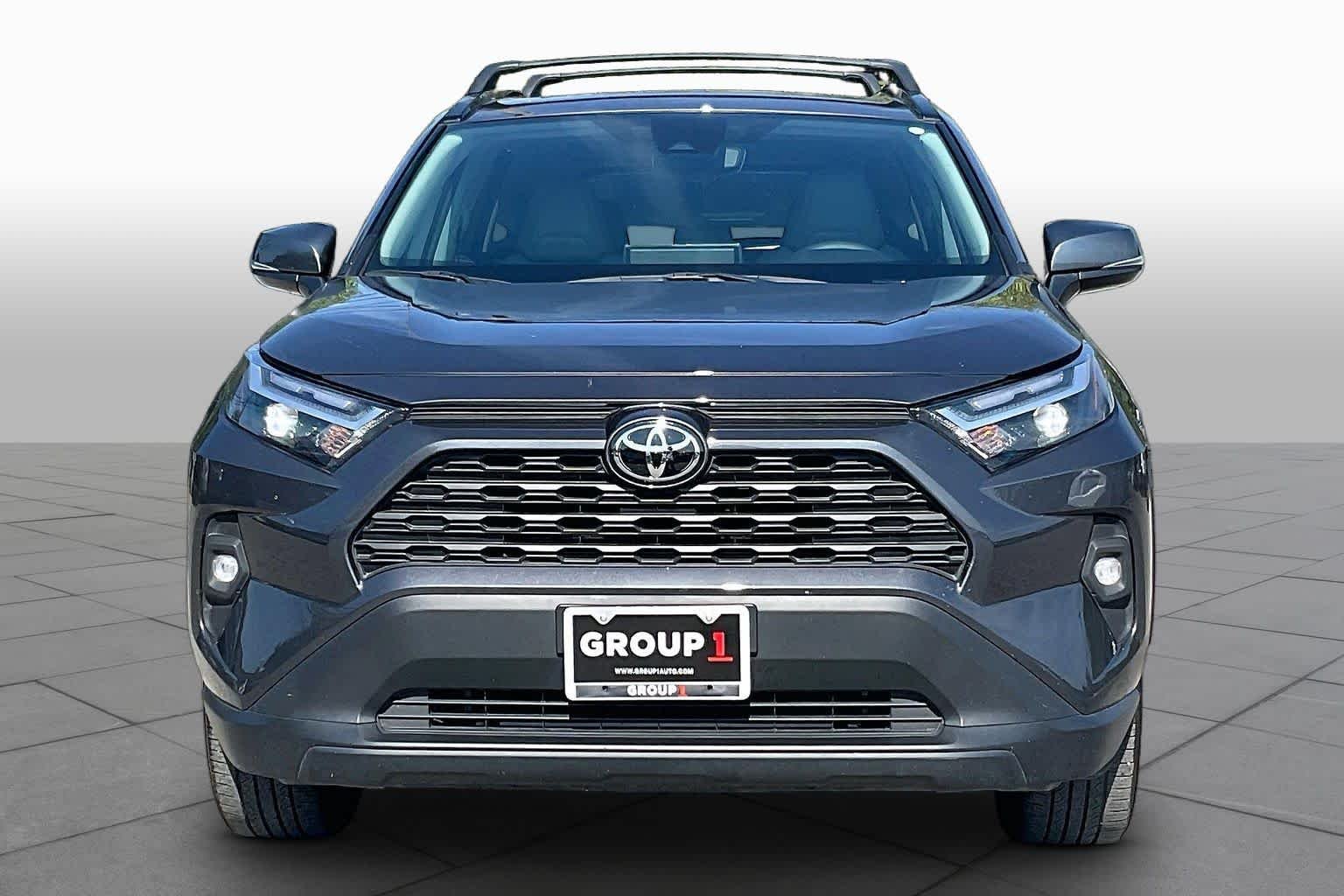 Used 2025 Magnetic Gray Metallic Toyota XLE Premium image 4