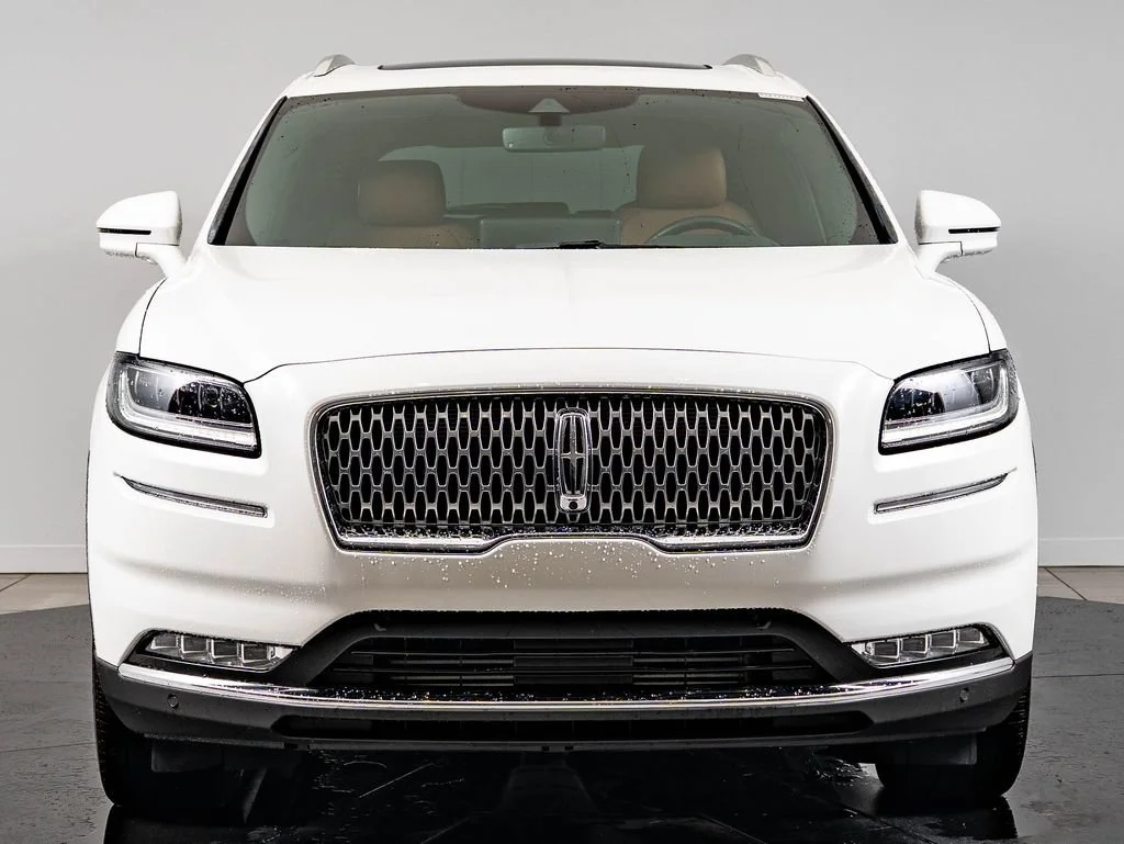 Used 2023 Pristine White Metallic Tri-Coat Lincoln Black Label image 2