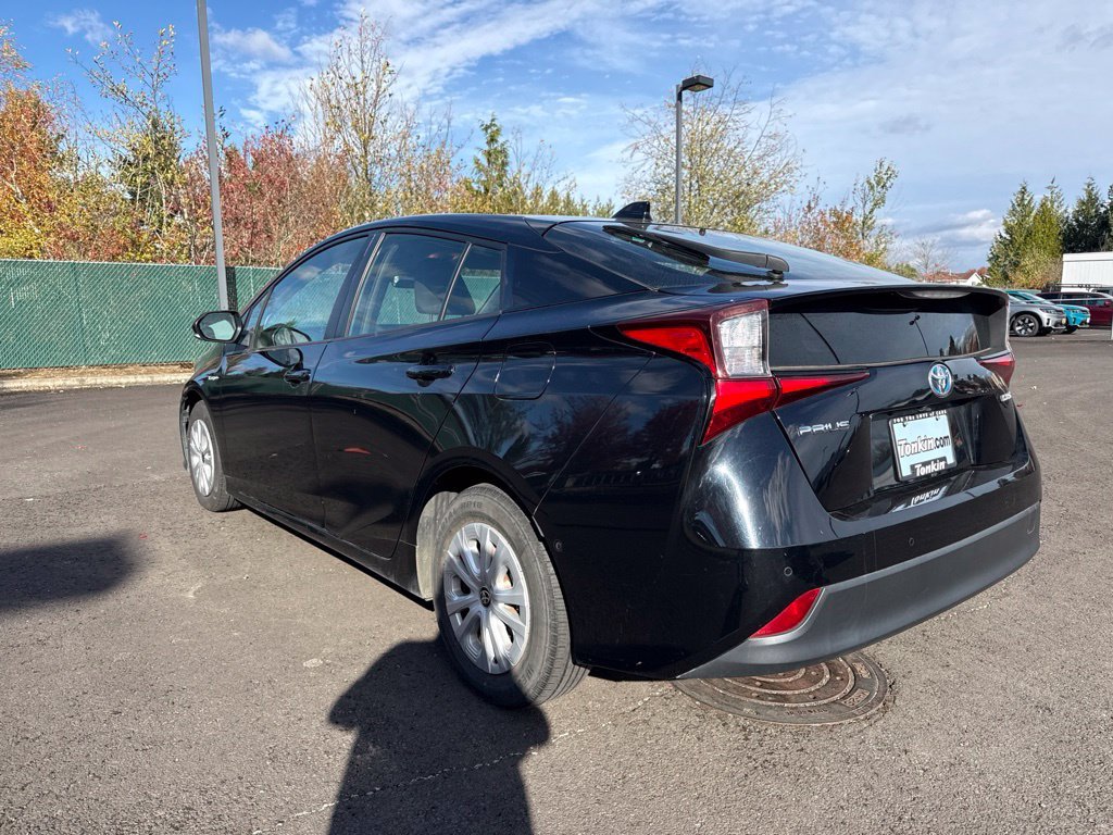 Used 2022 Midnight Black Metallic Toyota LE image 5