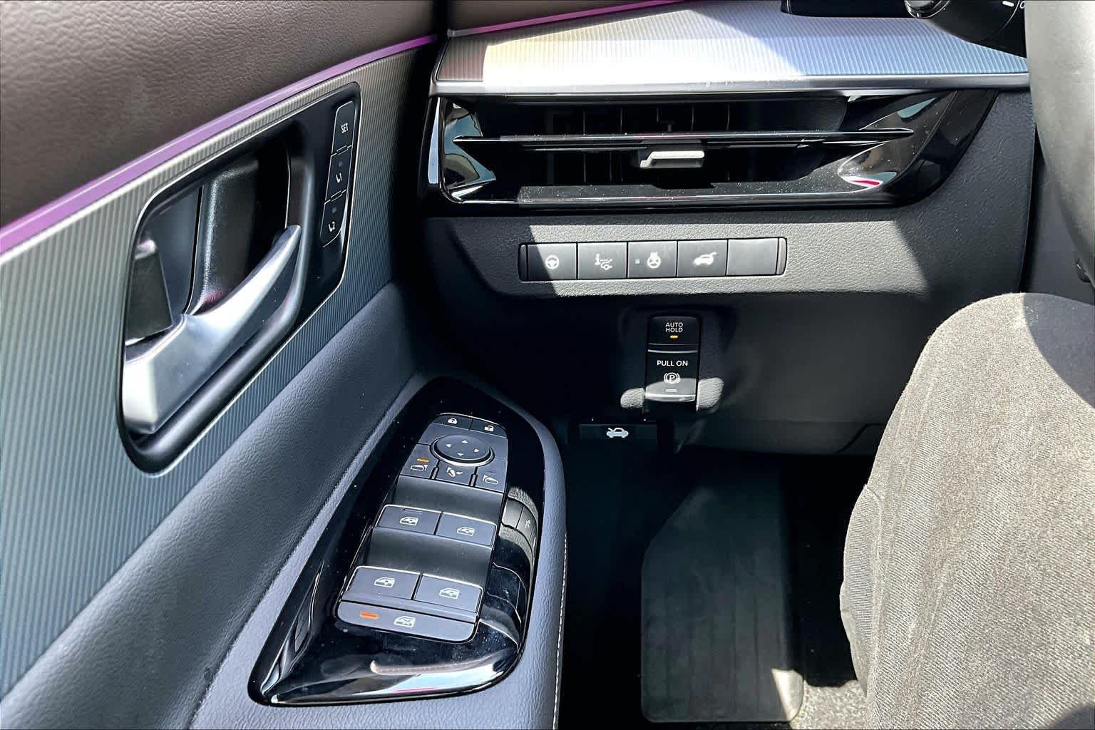 Used 2025 Super Black Nissan Platinum image 36