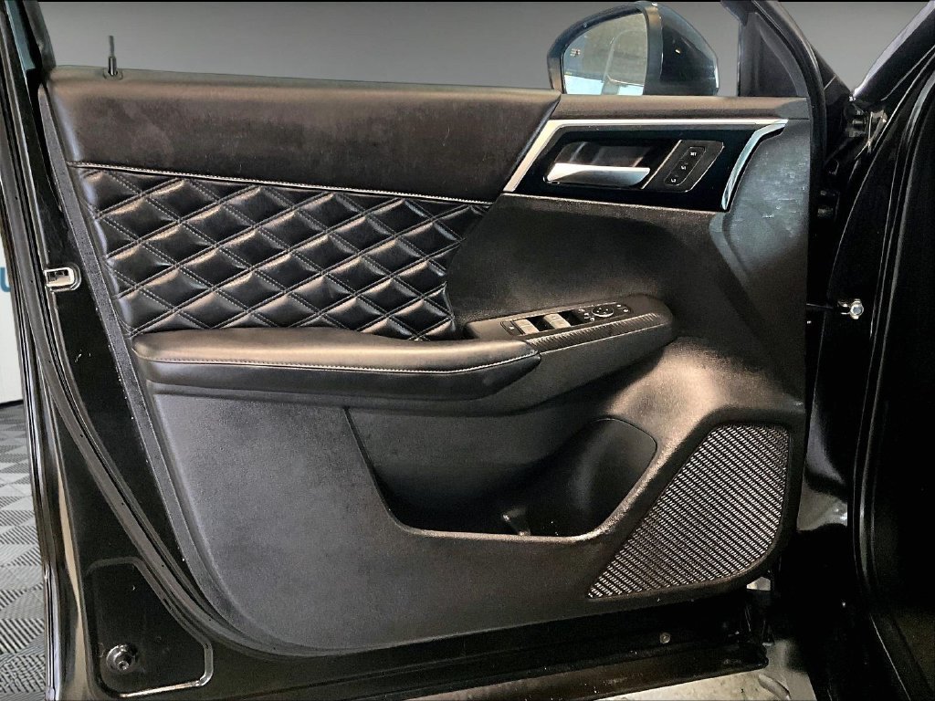 Used 2022 Black Mitsubishi SEL image 9