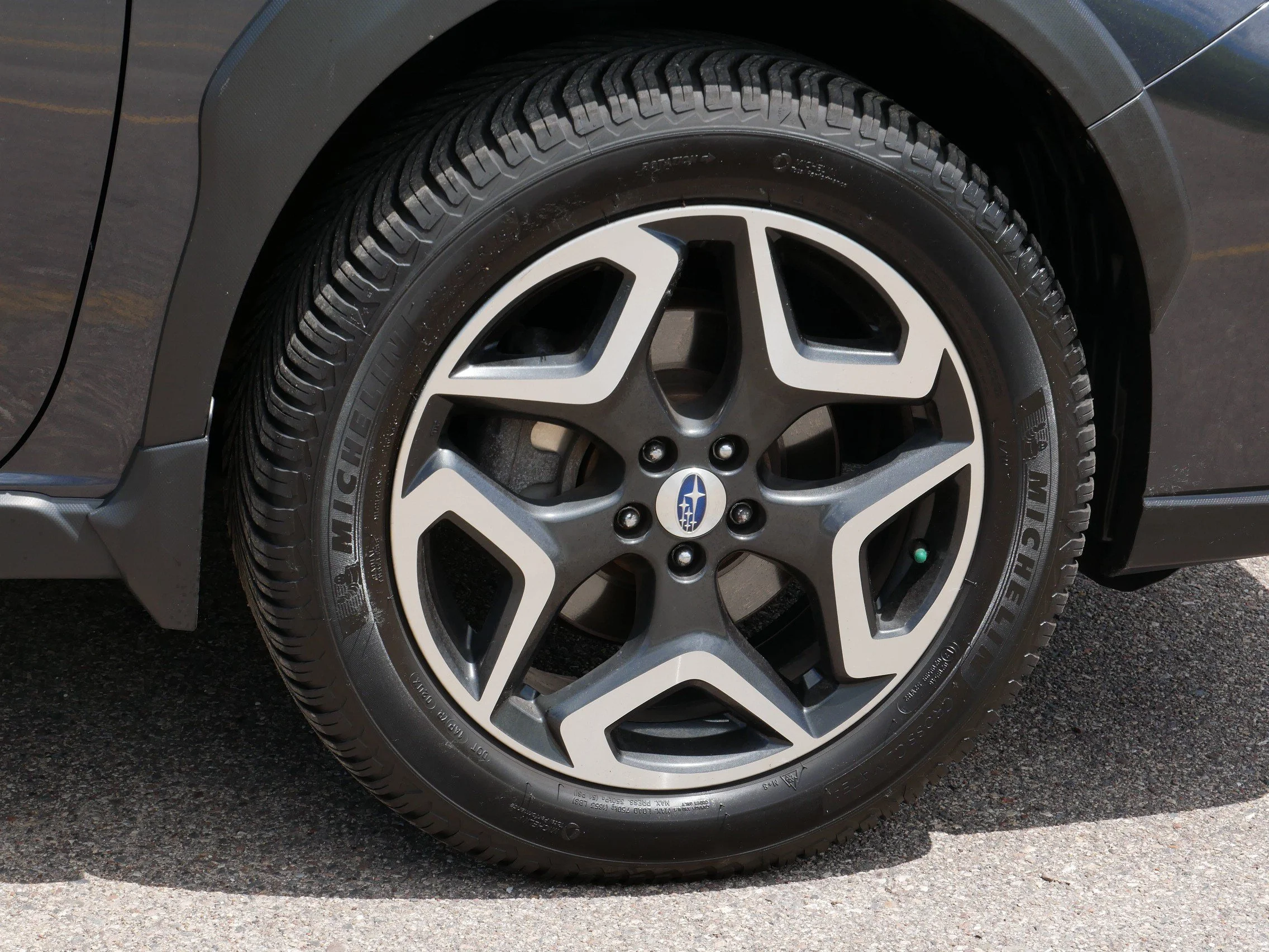 Used 2018 Dark Gray Metallic Subaru Limited image 15