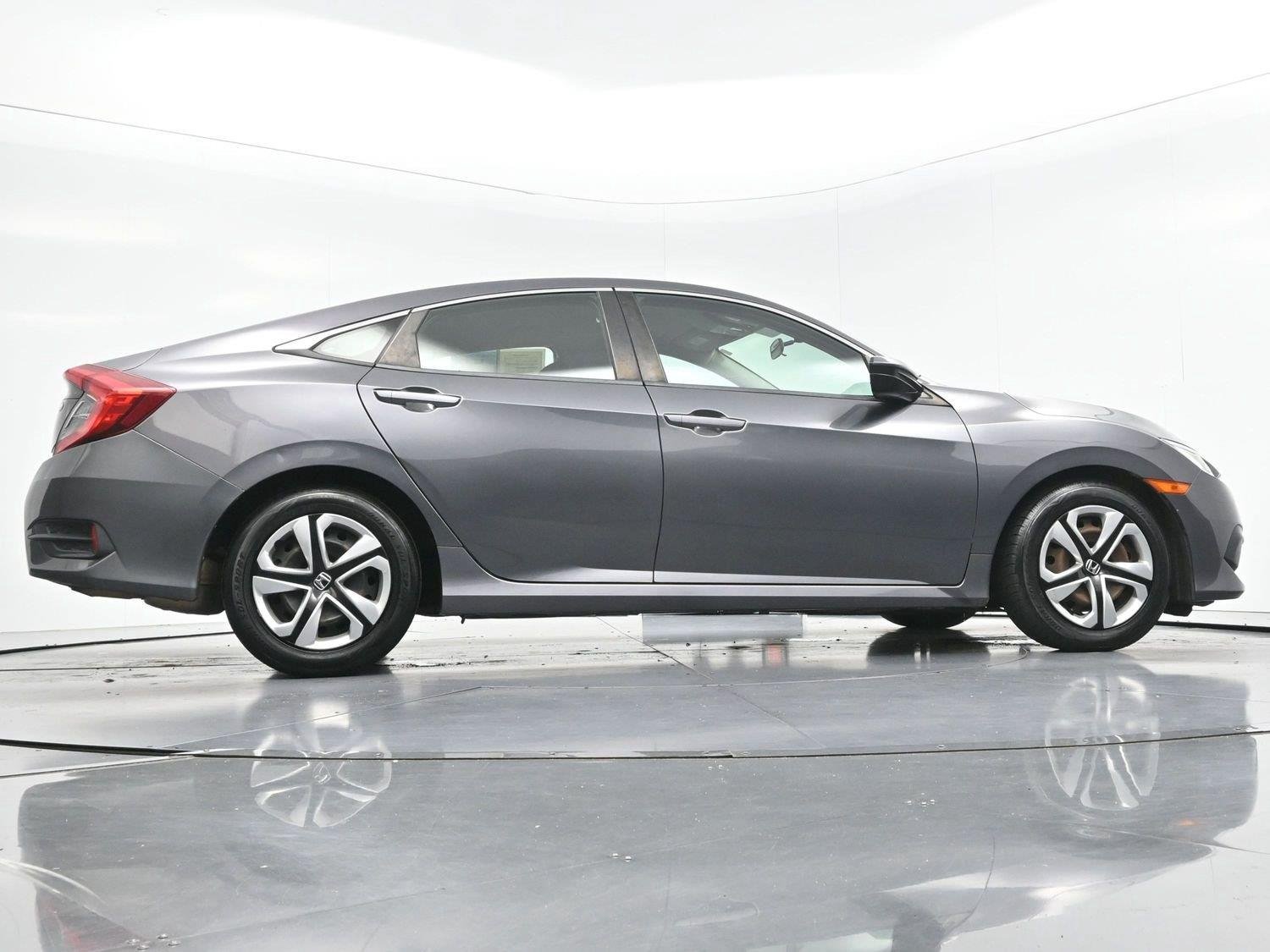 Used 2018 Modern Steel Metallic Honda LX image 44