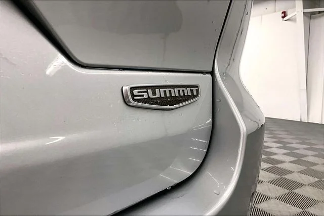 Used 2022 Silver Zynith Jeep Summit Reserve image 9