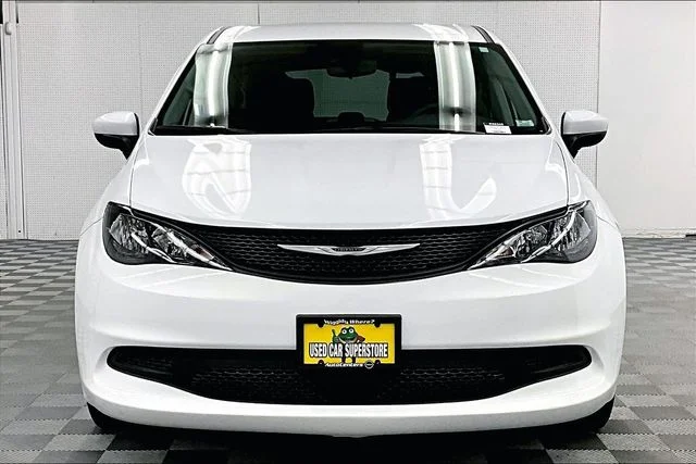 Used 2023 Bright White Clearcoat Chrysler LX image 4