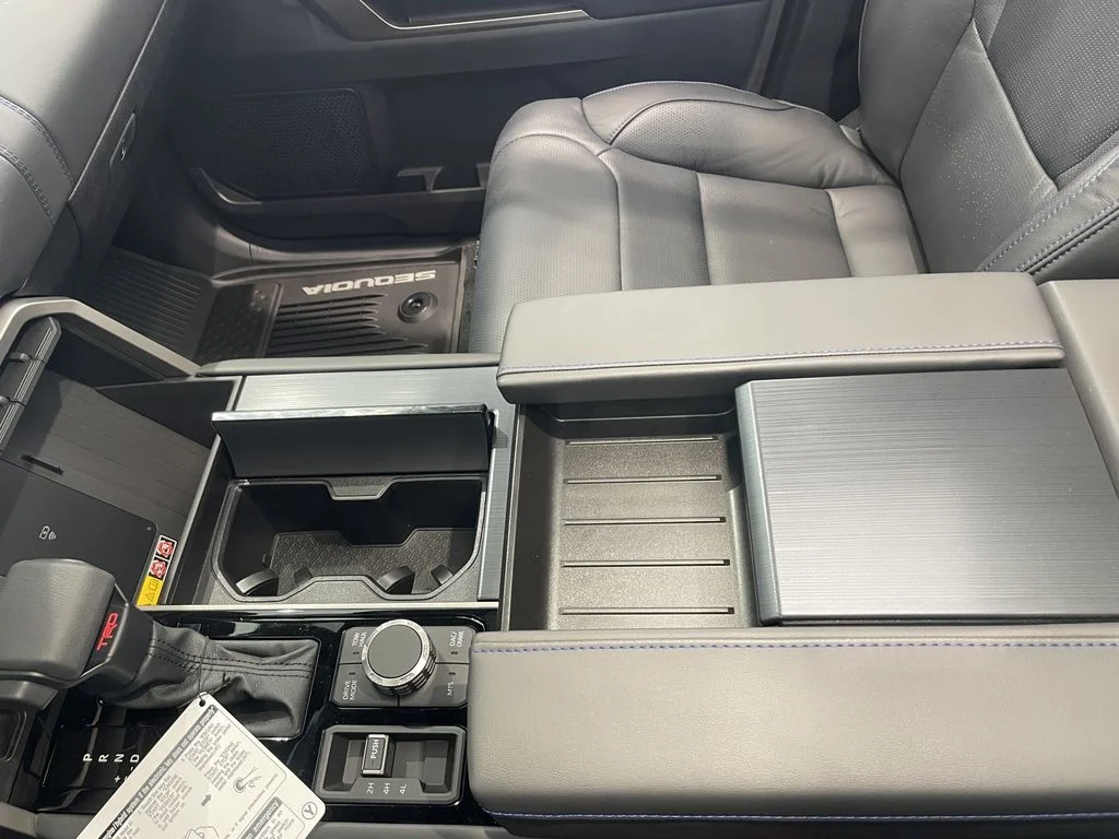 New 2026 Wind Chill Pearl Toyota Platinum image 24