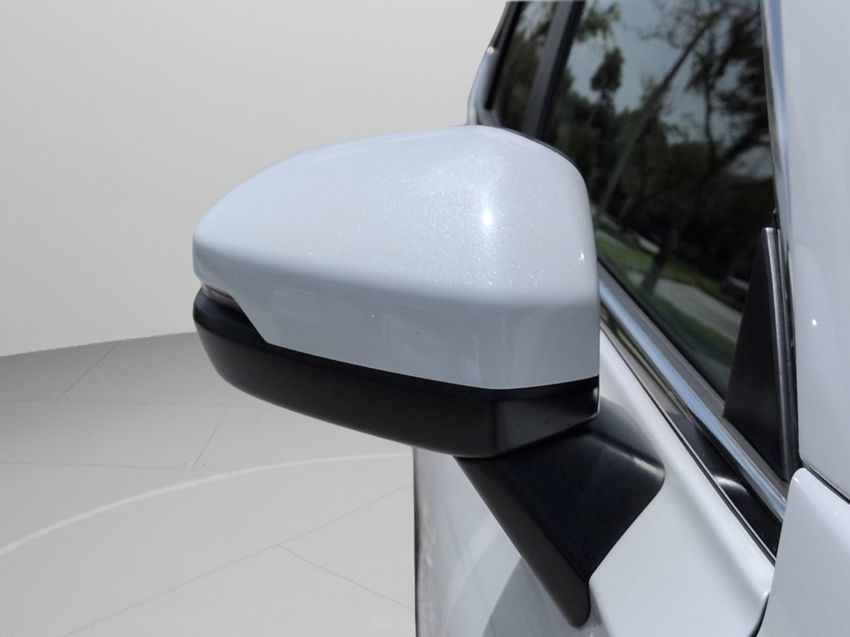 Used 2024 White Honda EX-L image 13