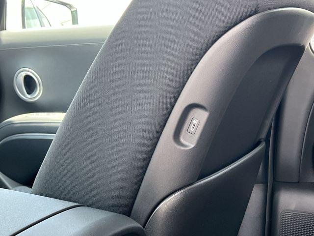 New 2026 White Hyundai SE FWD image 32