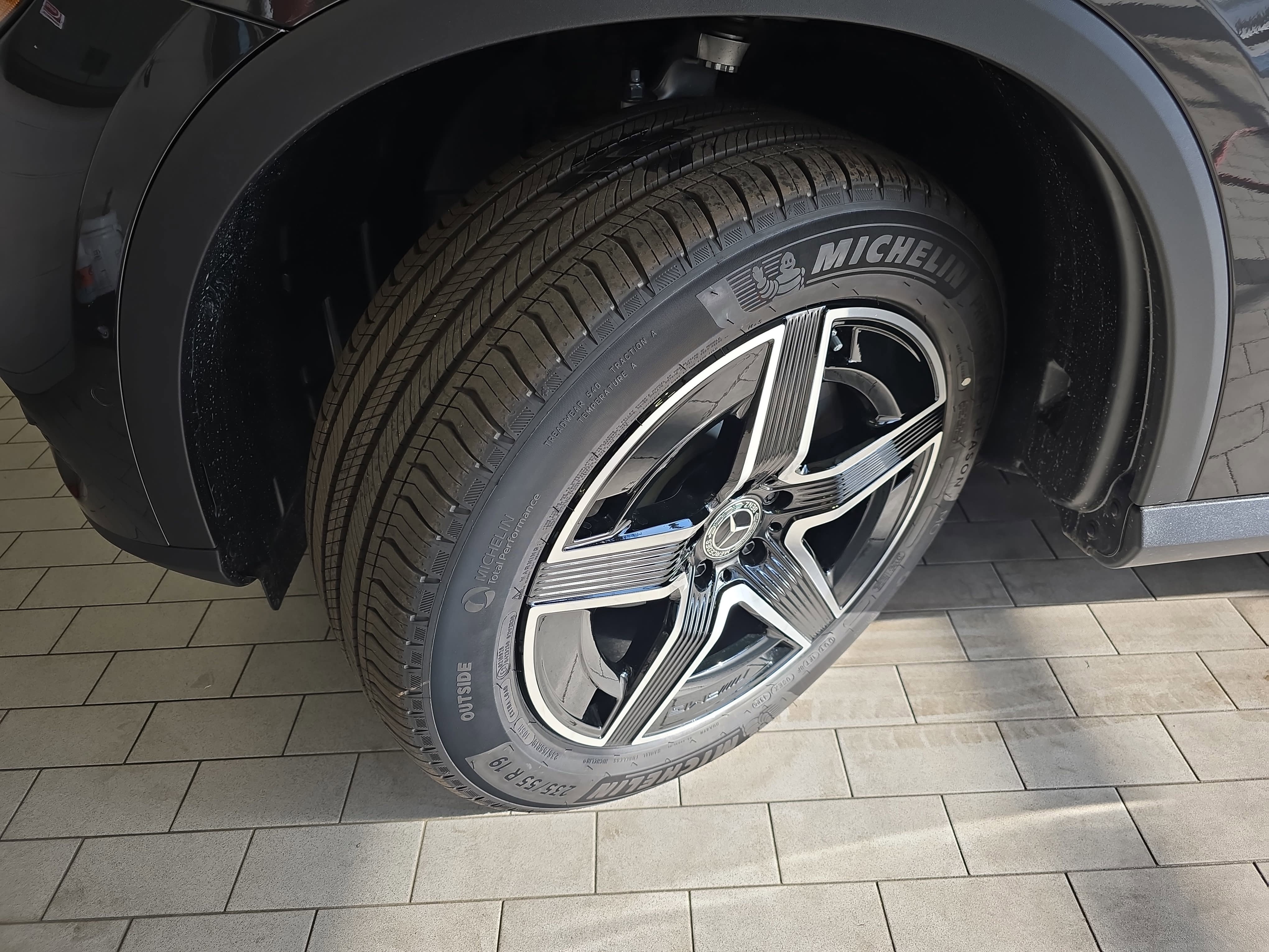 New 2026 Graphite Grey Metallic Mercedes-Benz GLC300 image 33