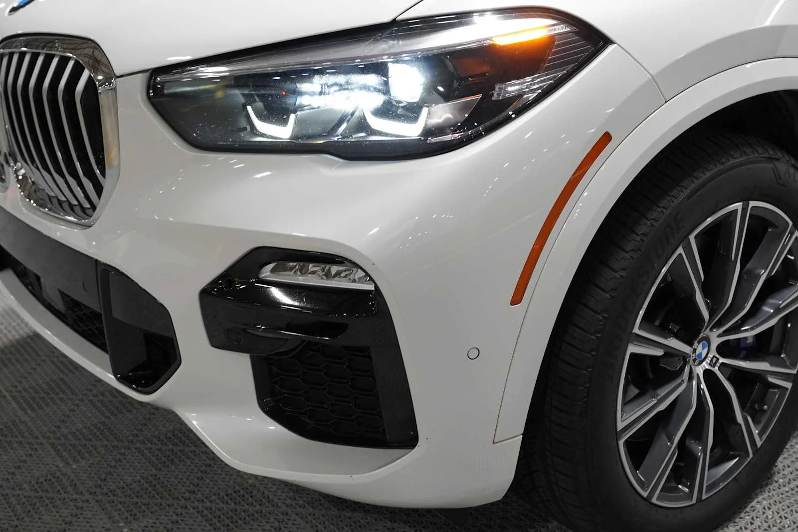 Used 2019 Mineral White Metallic BMW xDrive40i image 7