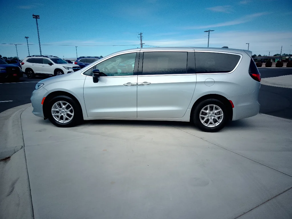 Used 2024 Silver Mist Clearcoat Chrysler Touring L image 6