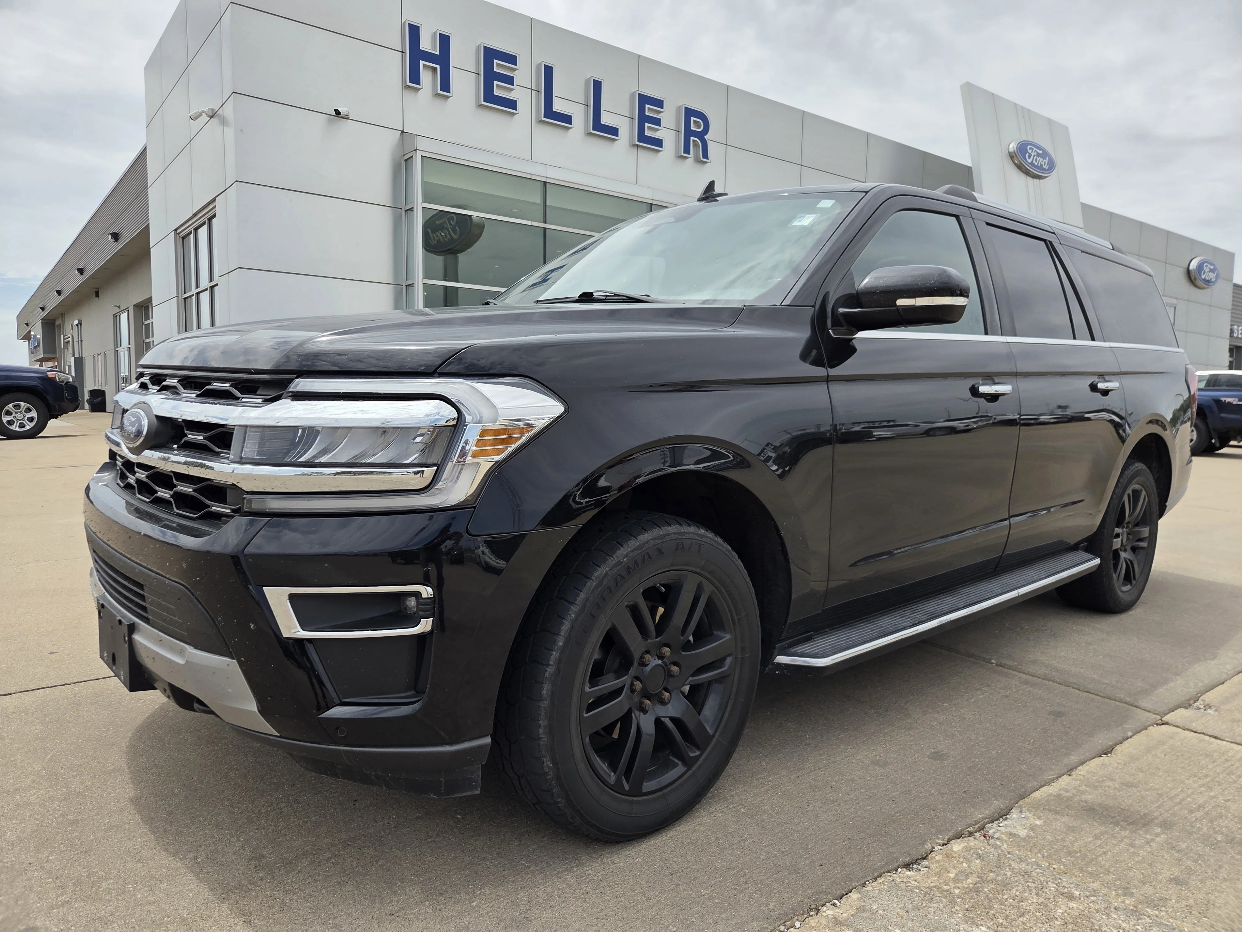Used 2022 Agate Black Metallic Ford Limited image 3