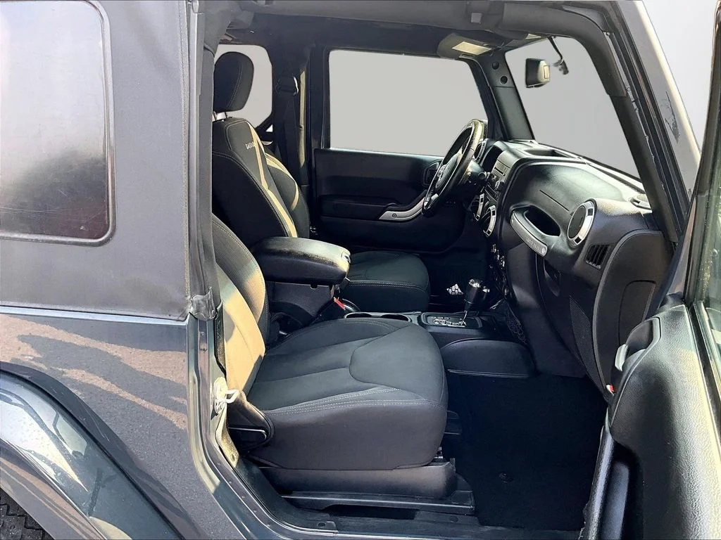 Used 2017 Black Jeep Sahara image 8