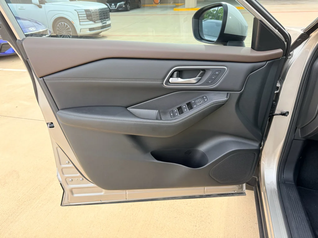 Used 2023 Champagne Silver Metallic Nissan Platinum image 10